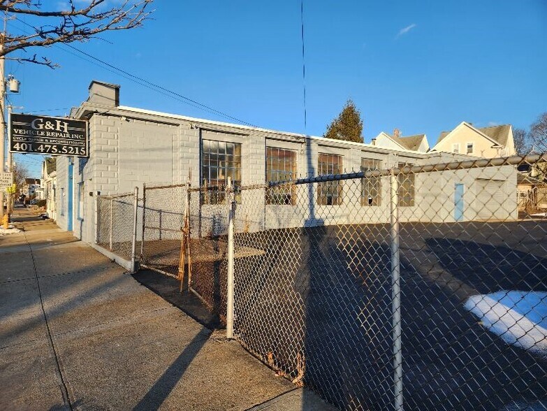 433 Broadway, Pawtucket, RI à vendre - Photo du bâtiment - Image 3 de 25