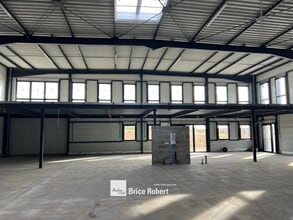 239 rue Michel Girer, 01390 Mionnay, Mionnay for lease Interior Photo- Image 2 of 2