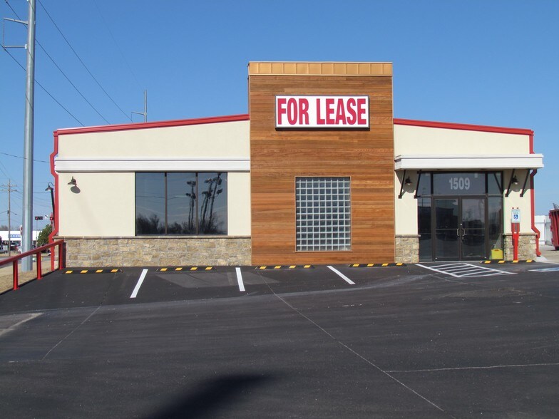 5105-5131 NW Cache Rd, Lawton, OK à louer - Photo du bâtiment - Image 2 de 9