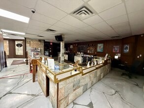 6914 77 St NW, Edmonton, AB for lease Interior Photo- Image 1 of 1