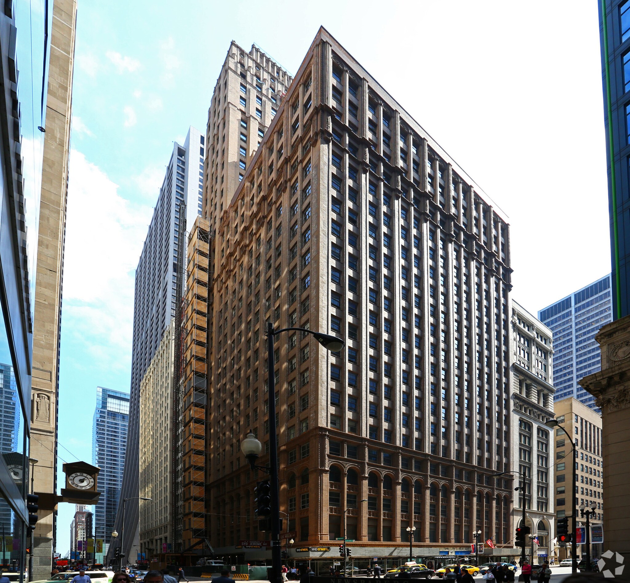 11 S LaSalle St, Chicago, IL à louer Photo du bâtiment- Image 1 de 6
