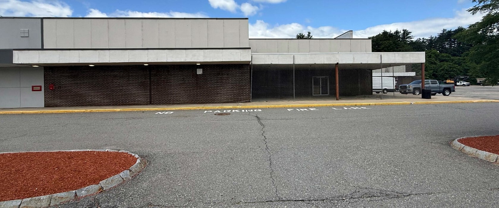 100 Nashua Mall, Nashua, NH à louer Photo du bâtiment- Image 1 de 1