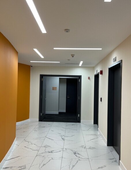 3330 Cahuenga Blvd W, Los Angeles, CA à louer - Photo intérieure - Image 2 de 5