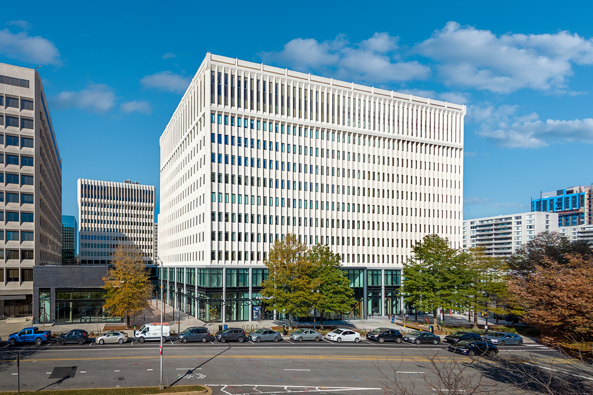 2450 Crystal Dr, Arlington, VA for lease Building Photo- Image 1 of 15