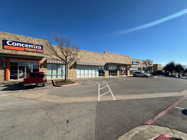 10001 S IH-35, Austin, TX à louer - Photo du bâtiment - Image 2 de 5