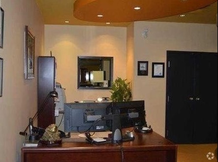 275 Renfrew Dr, Markham, ON for lease - Interior Photo - Image 2 of 17