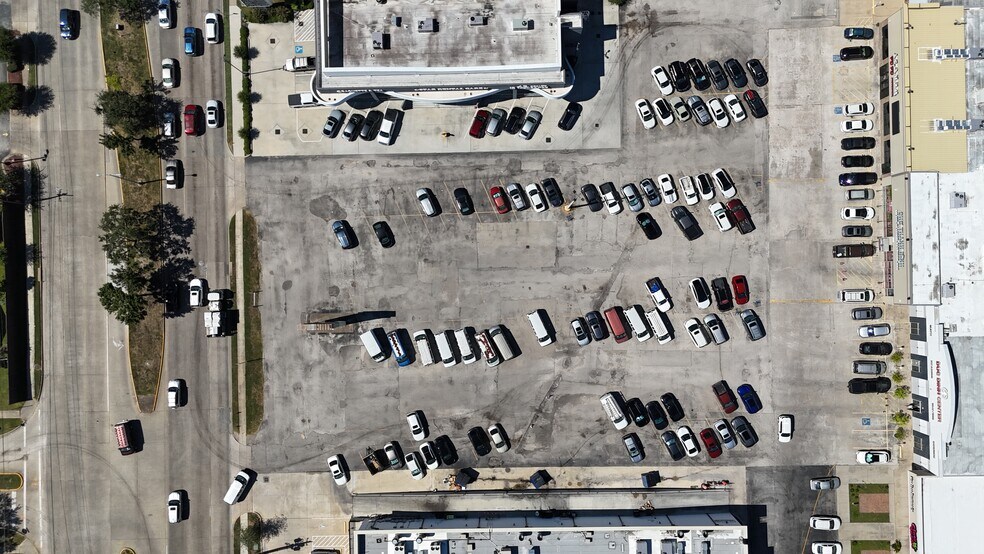 11810 Bellaire Blvd, Houston, TX à louer - Photo du bâtiment - Image 2 de 8