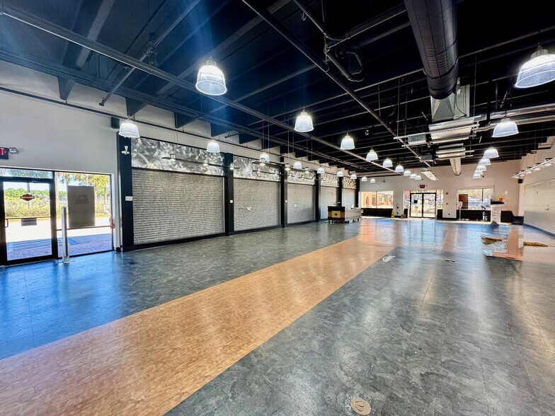 1647 N US Highway 1, Ormond Beach, FL à louer - Photo intérieure - Image 2 de 5