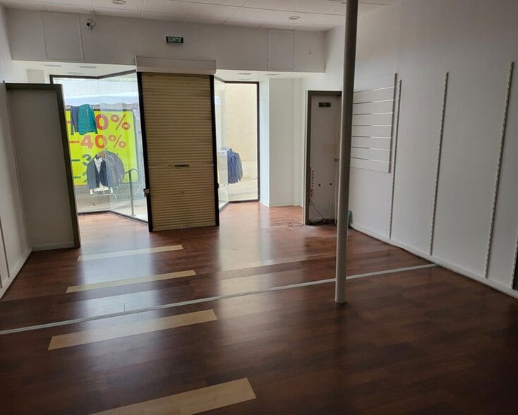 Retail in Sablé-sur-Sarthe for lease - Interior Photo - Image 2 of 6