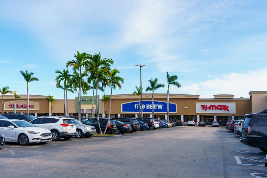 12101-12295 Biscayne Blvd, North Miami, FL à louer - Photo du bâtiment - Image 1 de 3