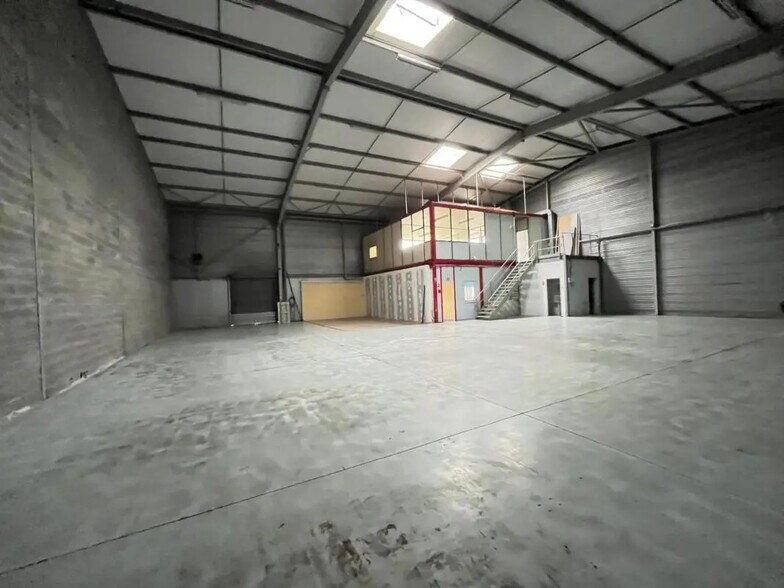 Flex in VILLENEUVE-D'ASCQ for lease - Interior Photo - Image 2 of 5