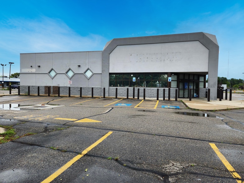 35250 S Gratiot Ave, Clinton Township, MI for sale - Building Photo - Image 2 of 5