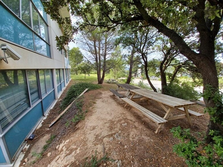 Office in Aix-en-Provence for lease - Building Photo - Image 3 of 8