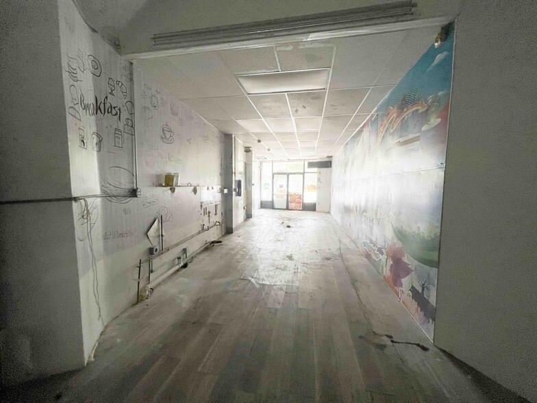 10009 Astoria Blvd, East Elmhurst, NY for lease - Building Photo - Image 3 of 8