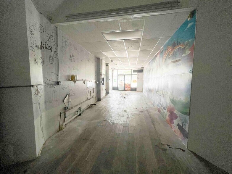 10009 Astoria Blvd, East Elmhurst, NY à louer - Photo du bâtiment - Image 3 de 8