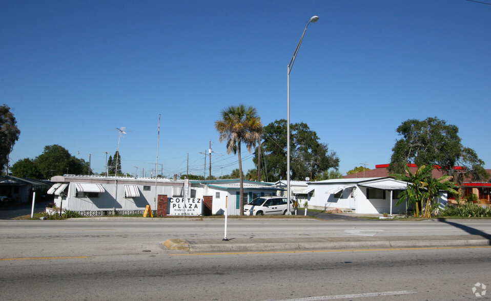 704 Cortez Rd, Bradenton, FL for sale - Primary Photo - Image 1 of 1