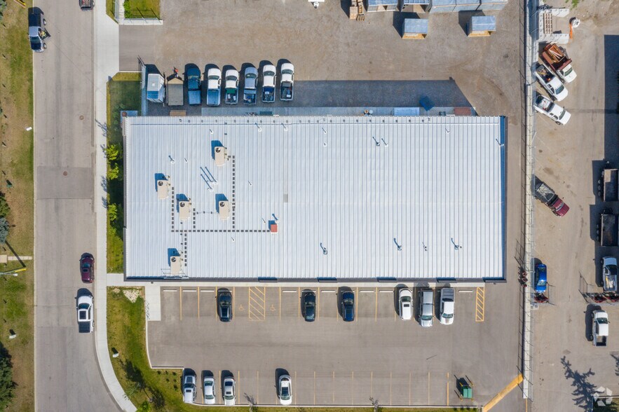 7910 42nd St SE, Calgary, AB à vendre - Aérien - Image 3 de 4