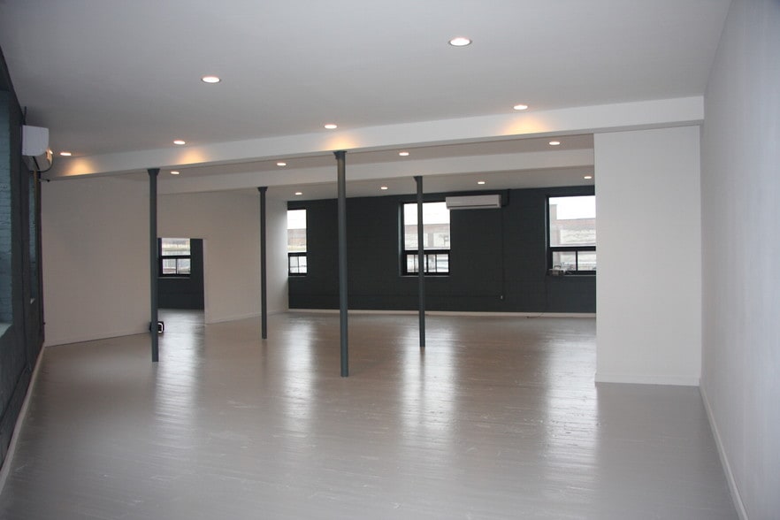 28-44 Borden Ave, Long Island City, NY for sale - Building Photo - Image 2 of 9