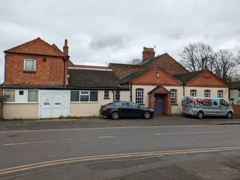 1 College St, Wellingborough à louer - Photo du bâtiment - Image 2 de 2
