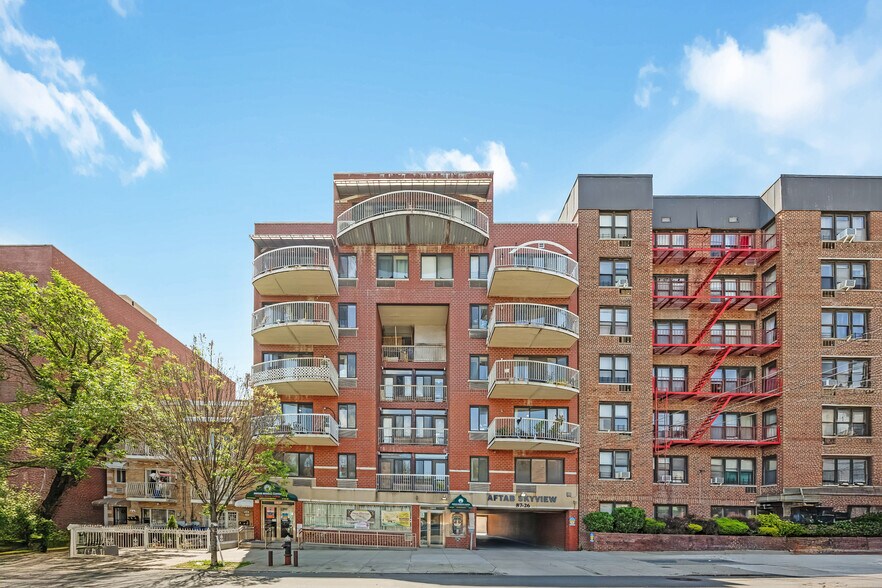 87-26 175th St, Jamaica, NY à vendre - Photo du bâtiment - Image 2 de 11