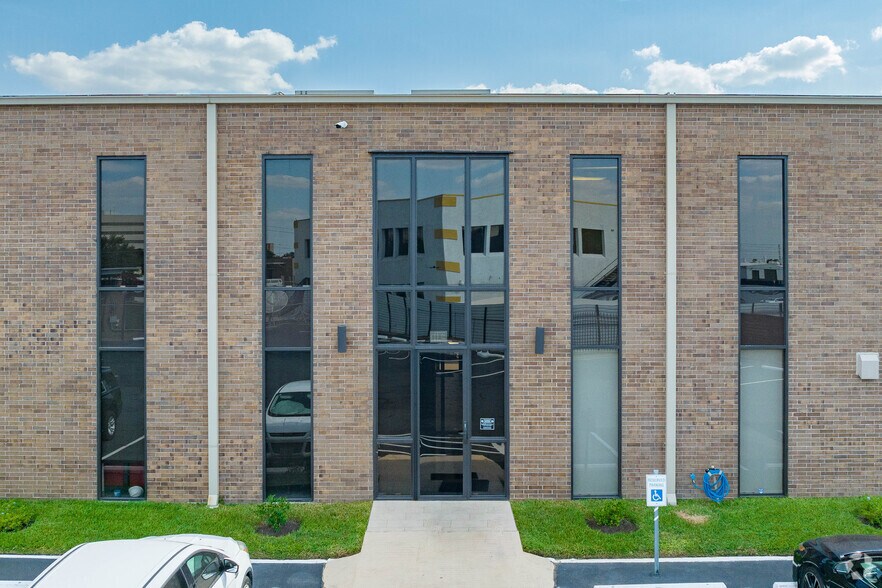 6720 Sands Point Dr, Houston, TX à louer - Photo du bâtiment - Image 3 de 13