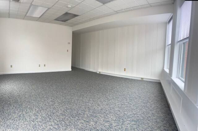 4 Middle St, Newburyport, MA for lease Interior Photo- Image 1 of 3