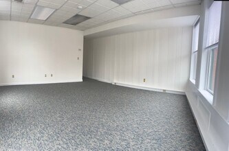 4 Middle St, Newburyport, MA for lease Interior Photo- Image 1 of 3