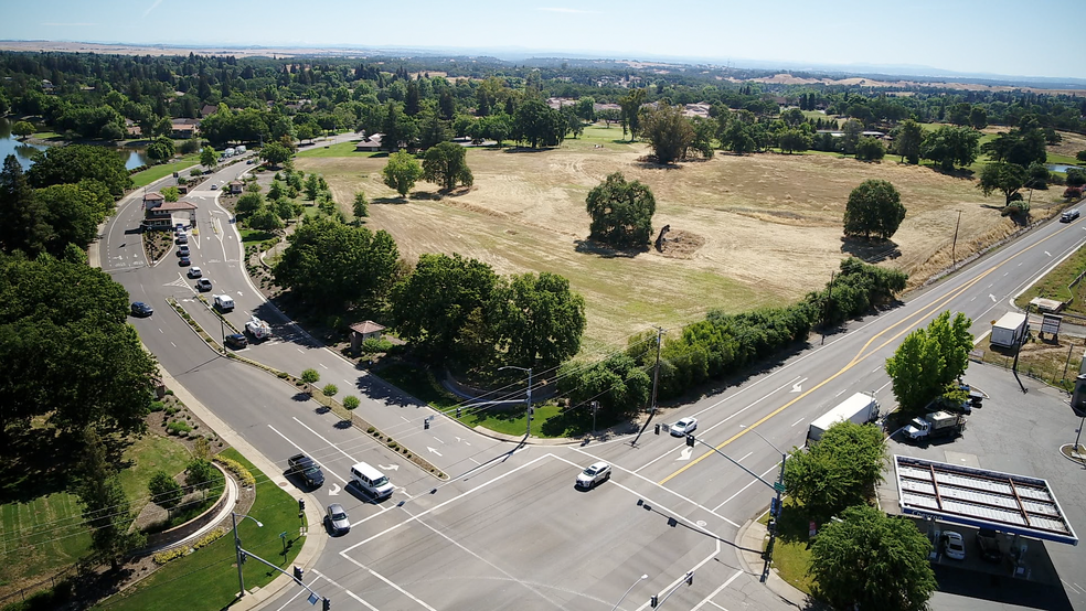 7155 Rancho Murieta Pkwy, Rancho Murieta, CA à vendre - Photo du bâtiment - Image 1 de 1