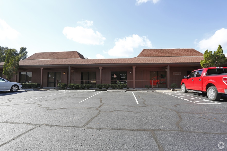 6725 Cedarridge Dr, Zephyrhills, FL for lease - Building Photo - Image 2 of 5