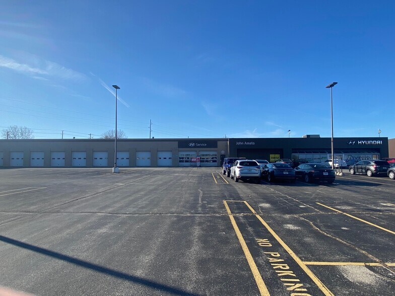 8301 N 76th St, Milwaukee, WI à vendre - Photo du bâtiment - Image 3 de 5