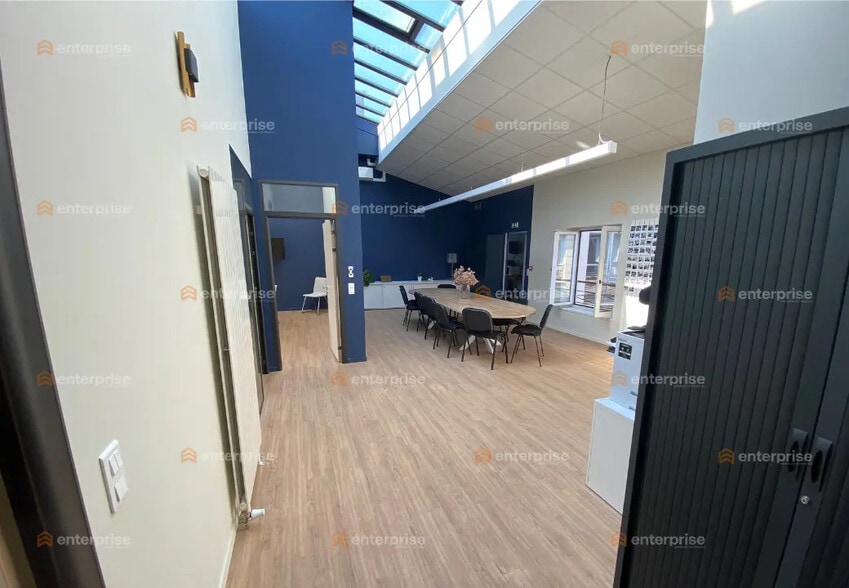 Office in Lille for lease - Interior Photo - Image 3 of 6