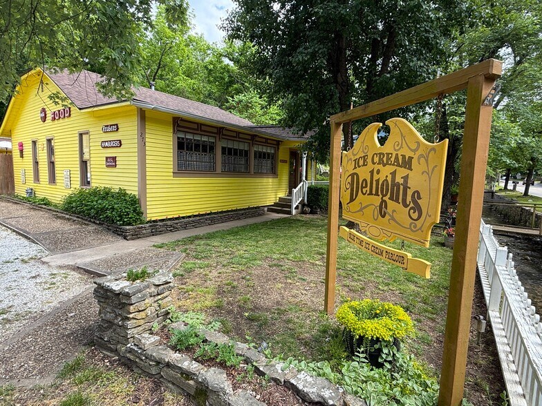 273 N Main St, Eureka Springs, AR à vendre - Photo du bâtiment - Image 3 de 20