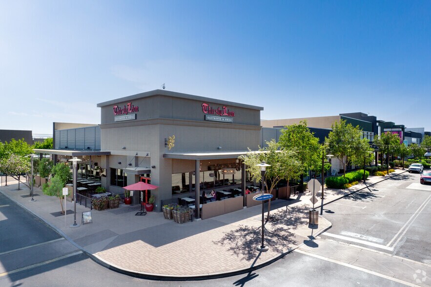 2212 E Williams Field Rd, Gilbert, AZ à louer - Photo du bâtiment - Image 3 de 9