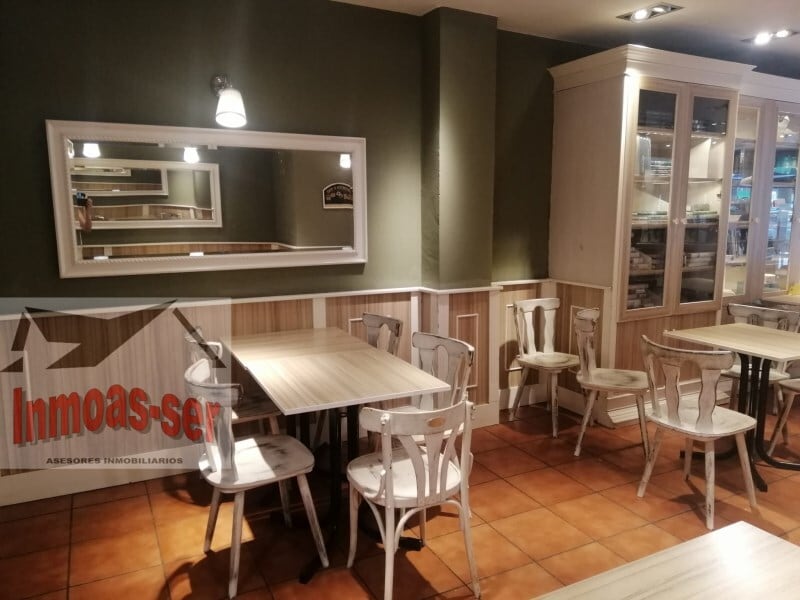 Barcelona, BAR 08026 - Unit - - - Interior Photo - Image 2 of 34
