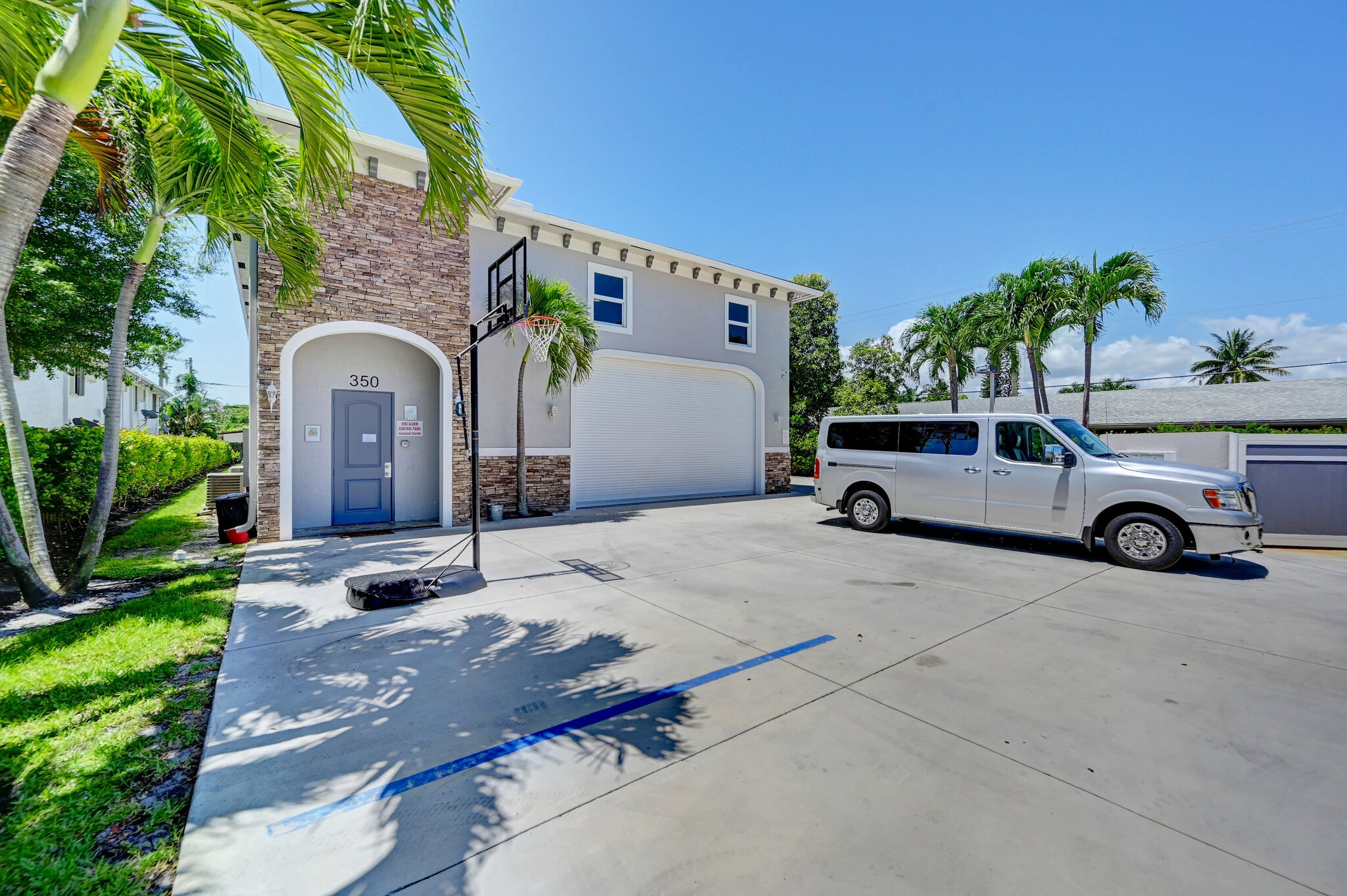 350 W Pine St, Lantana, FL for sale Primary Photo- Image 1 of 32