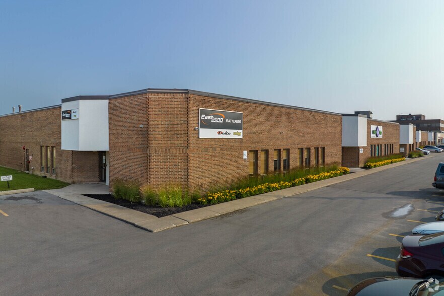 1375 Aimco Blvd, Mississauga, ON à louer - Photo du bâtiment - Image 2 de 5