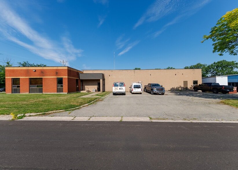 408 Jarvis St, Fort Erie, ON for sale - Building Photo - Image 2 of 33