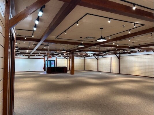 8740 Montgomery Rd, Cincinnati, OH à louer - Photo du bâtiment - Image 3 de 21