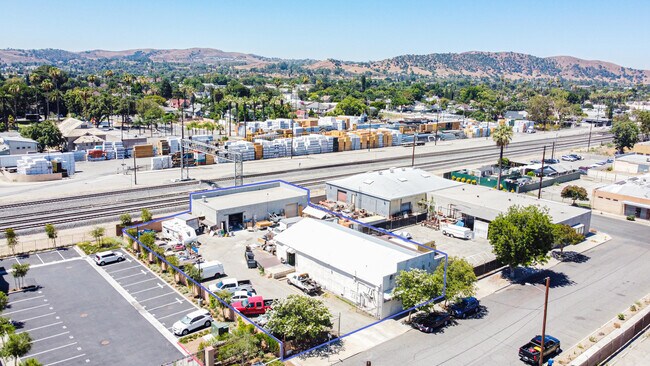Plus de détails pour 450 W Commercial St, Pomona, CA - Industriel à vendre