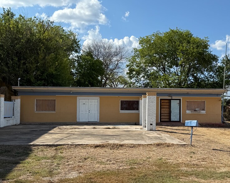 6545 Historic Old US 90 Hwy, San Antonio, TX à louer - Photo du bâtiment - Image 3 de 8