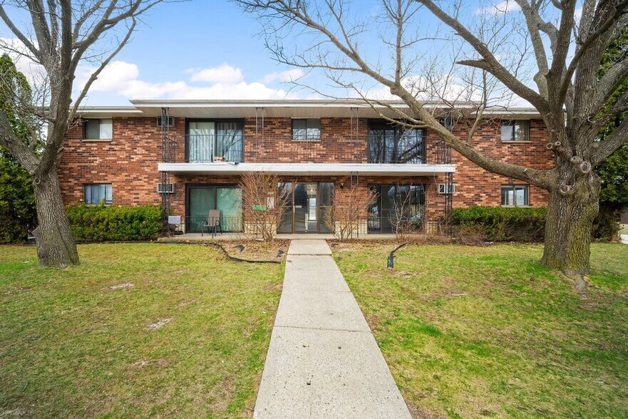 9015 N 96th St, Milwaukee, WI à vendre - Photo du bâtiment - Image 2 de 18