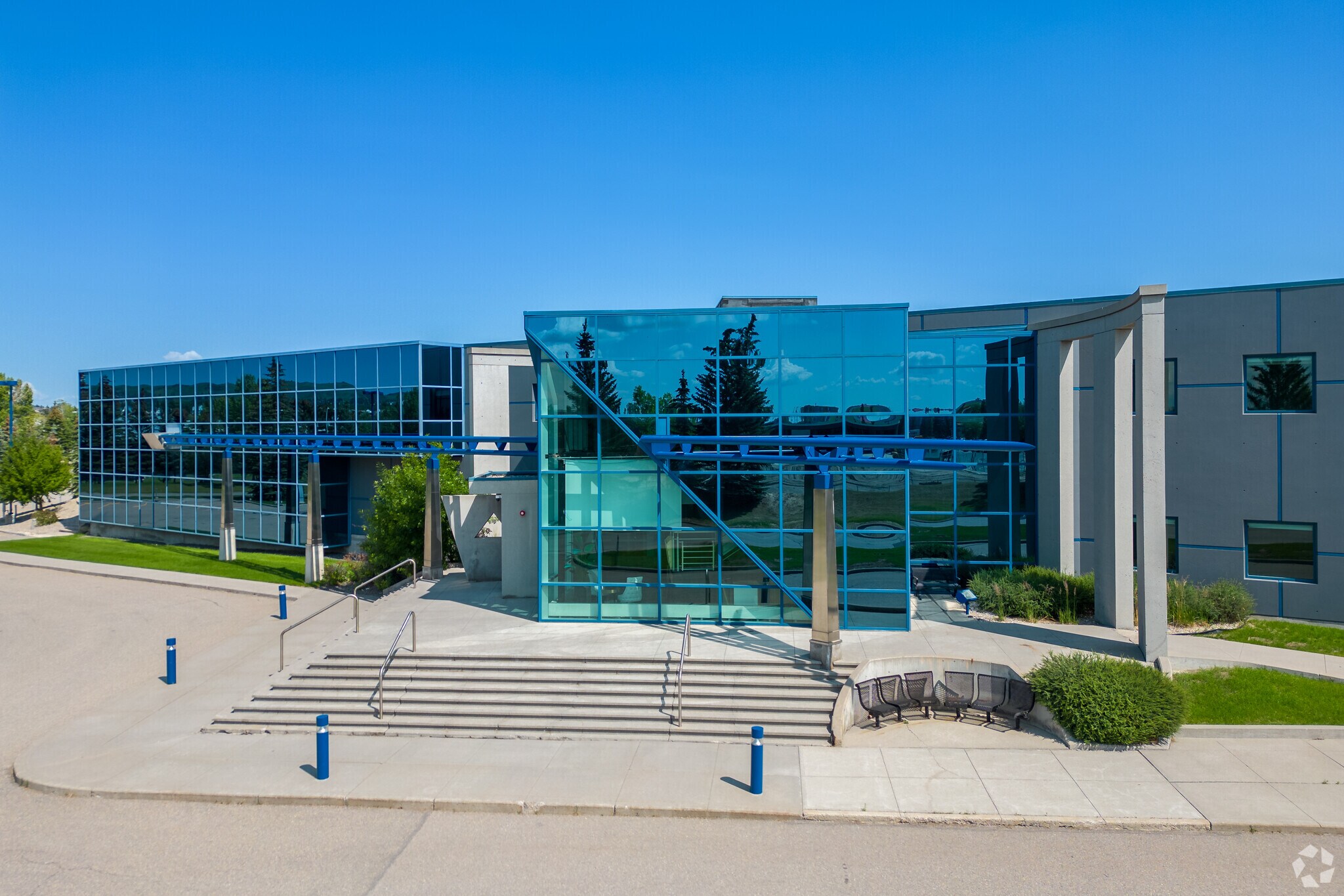 1120 68th Ave NE, Calgary, AB à louer Photo du bâtiment- Image 1 de 15