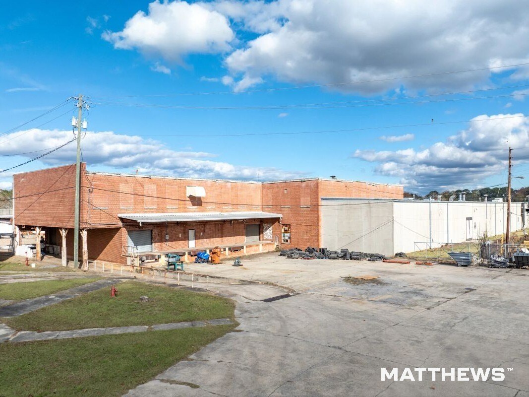300 Rogers St, Barnesville, GA à vendre Photo du bâtiment- Image 1 de 4