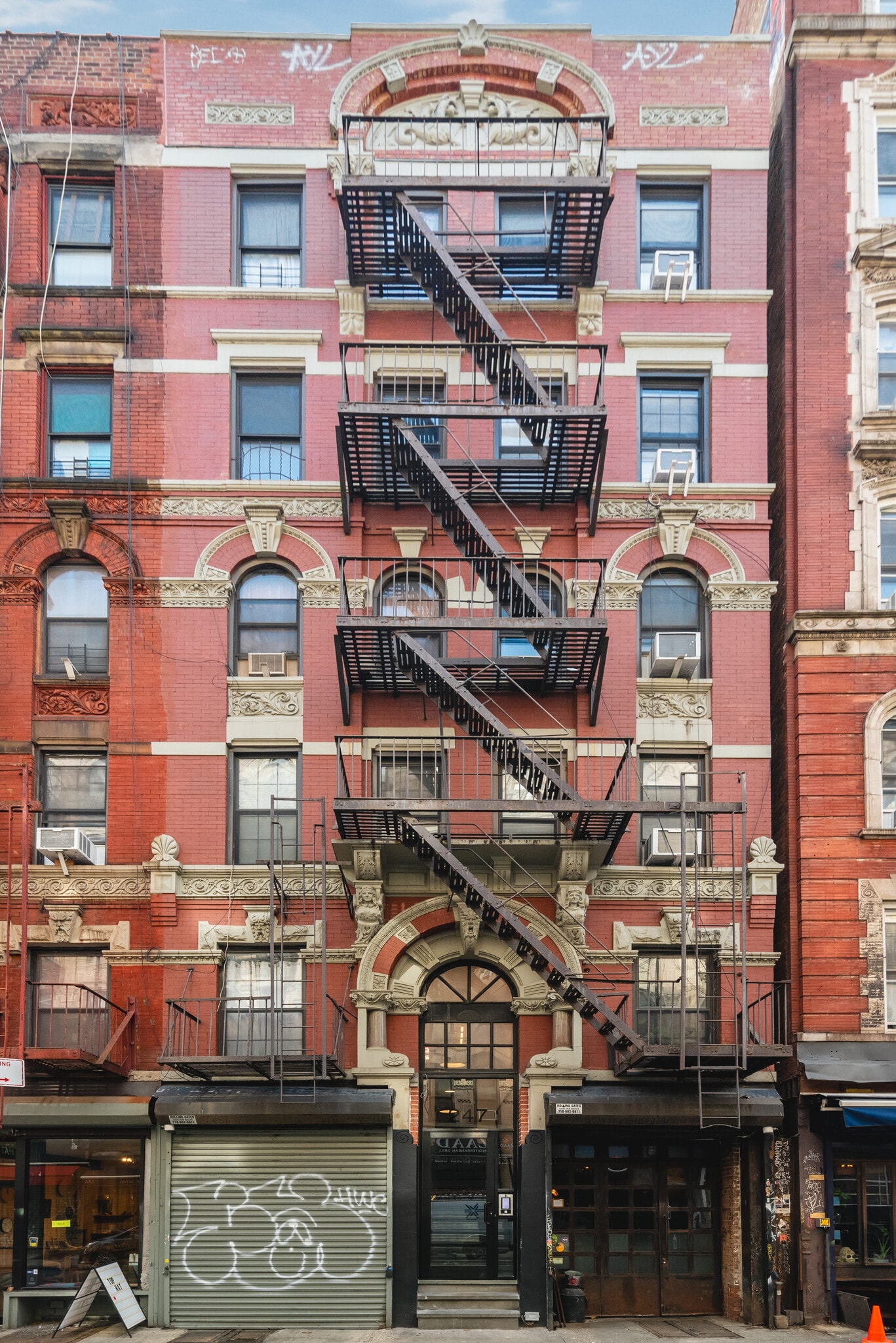 247 Broome St, New York, NY à vendre Photo du bâtiment- Image 1 de 13