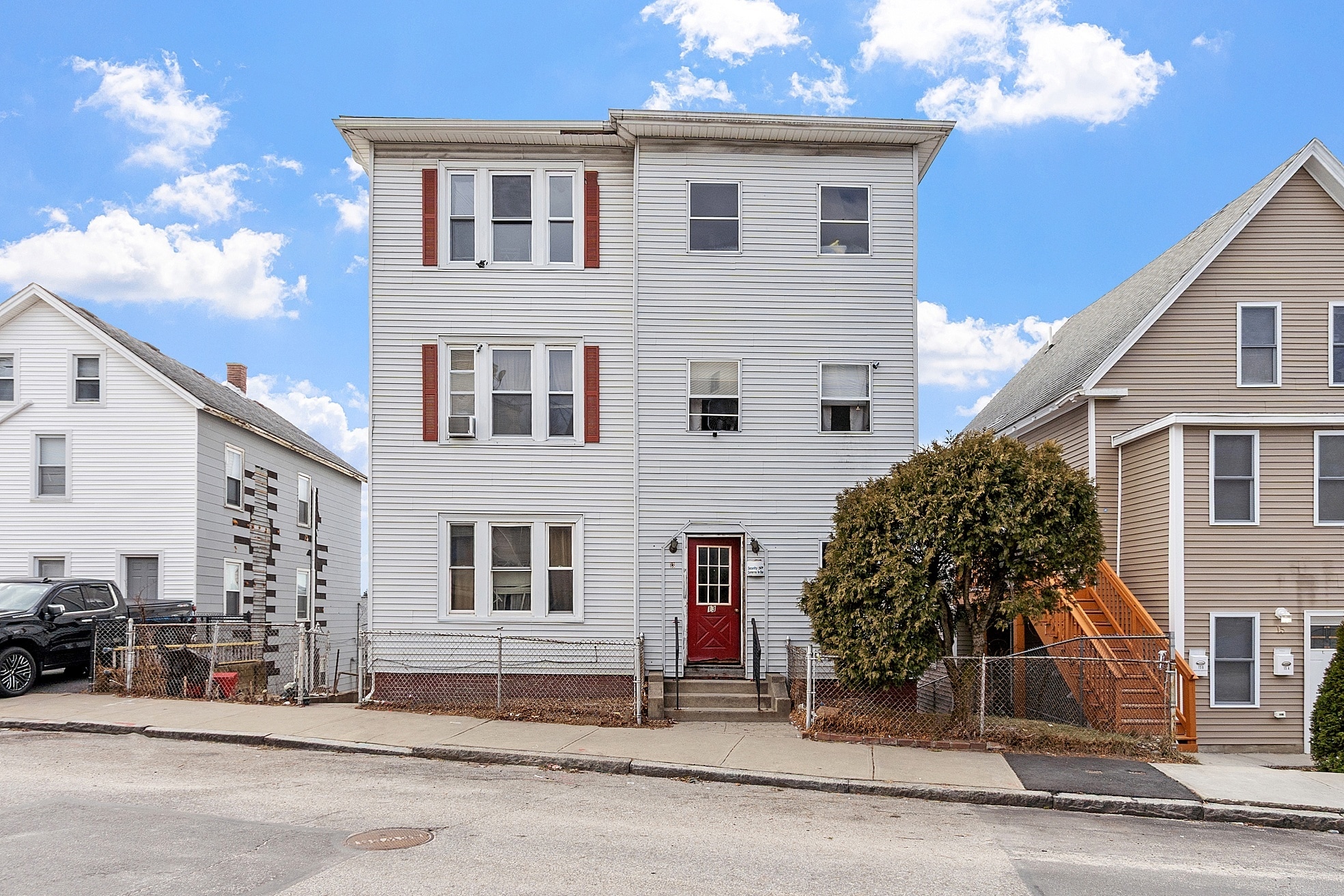 13 Groton Pl, Worcester, MA for sale Primary Photo- Image 1 of 61