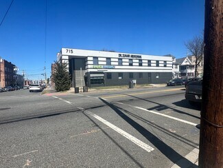 Plus de détails pour 715-723 Broadway, Paterson, NJ - Médical à louer