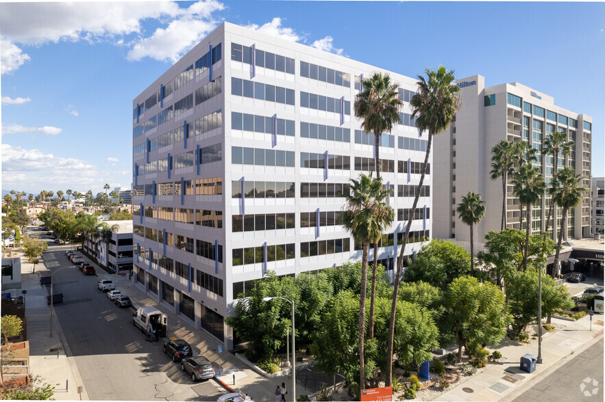 150 S Los Robles Ave, Pasadena, CA à louer - Photo du bâtiment - Image 1 de 19