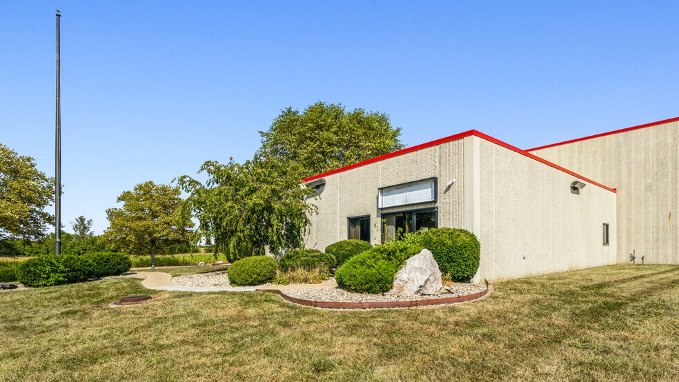 1930 N Montgomery Rd, Greensburg, IN à louer - Photo du bâtiment - Image 2 de 6