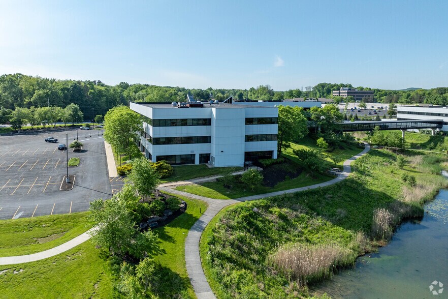 367 Ghent Rd, Fairlawn, OH à vendre - Photo du bâtiment - Image 3 de 5