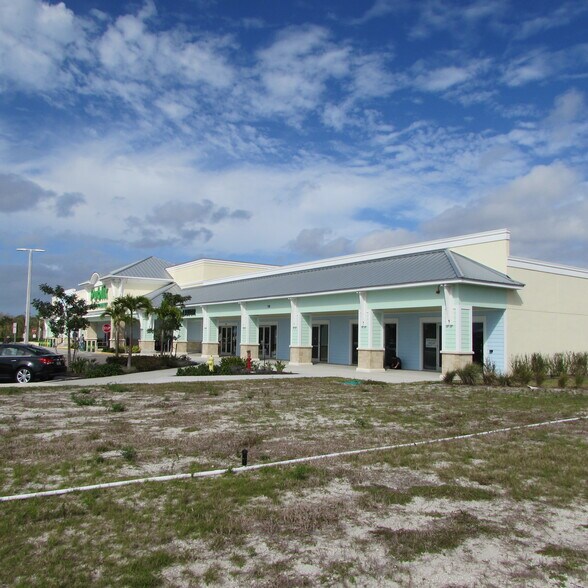 5100-5120 Pine Island Rd NW, Bokeelia, FL à vendre - Photo du bâtiment - Image 2 de 26